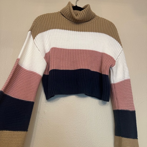 AWOO Sweaters - Awoo Colorblock Crop Sweater w/Bell Sleeves